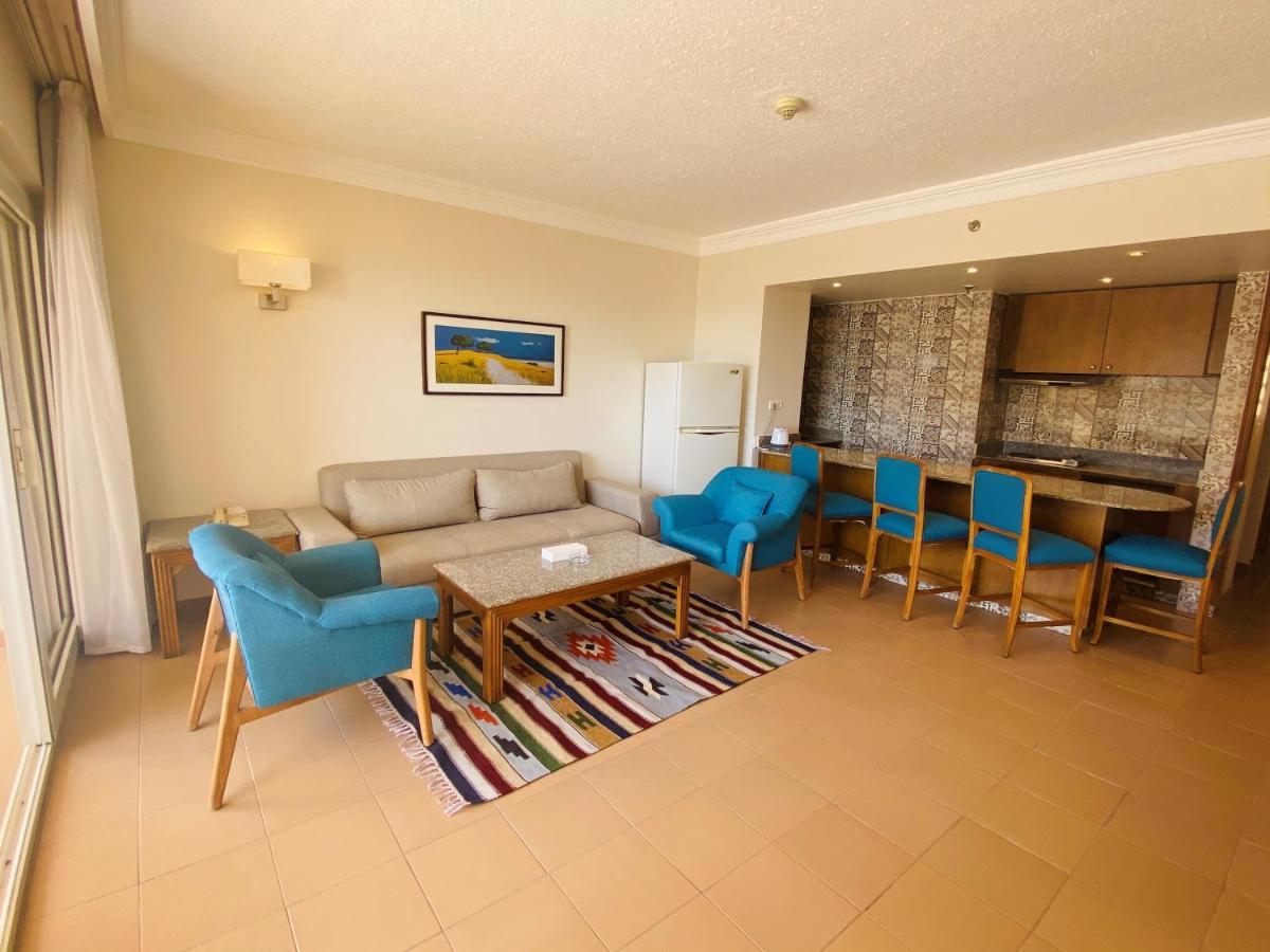 Hurghada Suites & Apartments Serviced By Marriott Zewnętrze zdjęcie A living room in a hotel