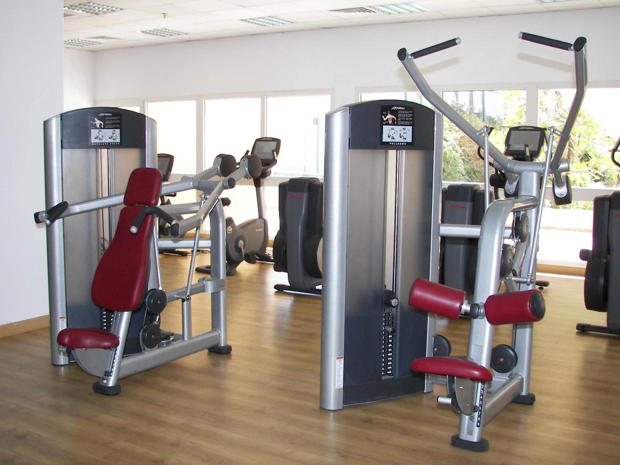Hurghada Suites & Apartments Serviced By Marriott Zewnętrze zdjęcie Modern gym equipment